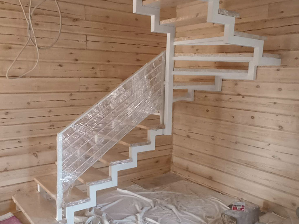 Изготовление и монтаж лестницы на металлокаркасе в дом Томск