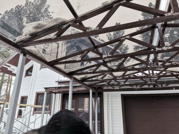 Навес на винтовых сваях под ключ